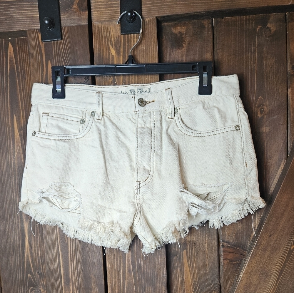 We The Free White Button Fly Shortie Shorts DIstressed Size 27 Free People